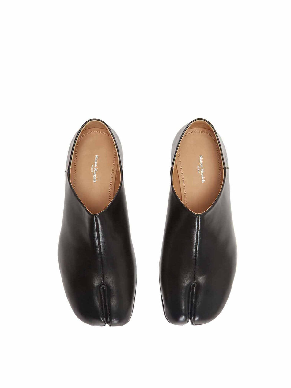 Tabi Shoes in Black Leather