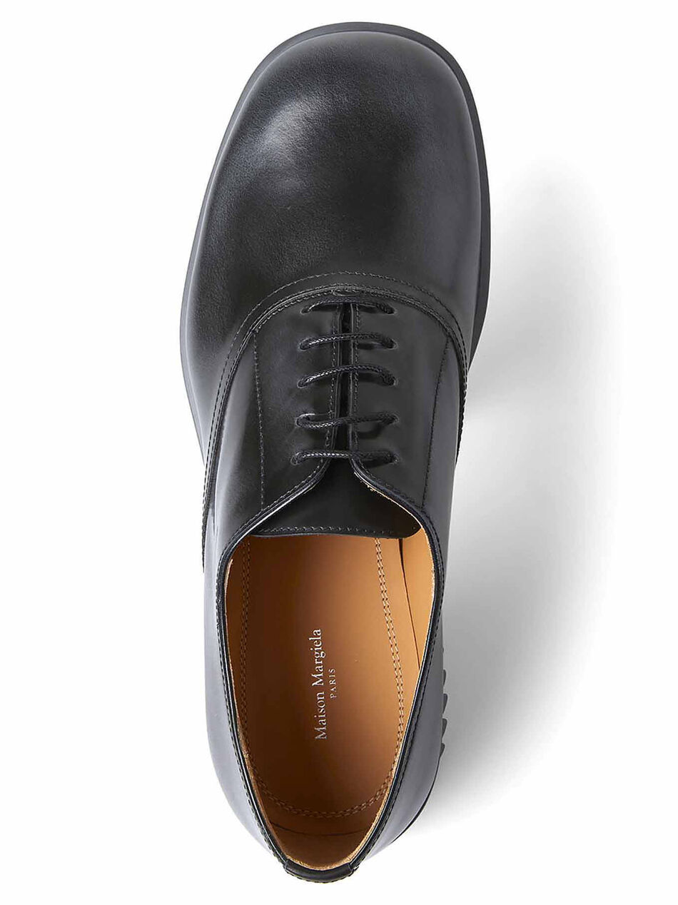 Lace-Up Shoes in Black