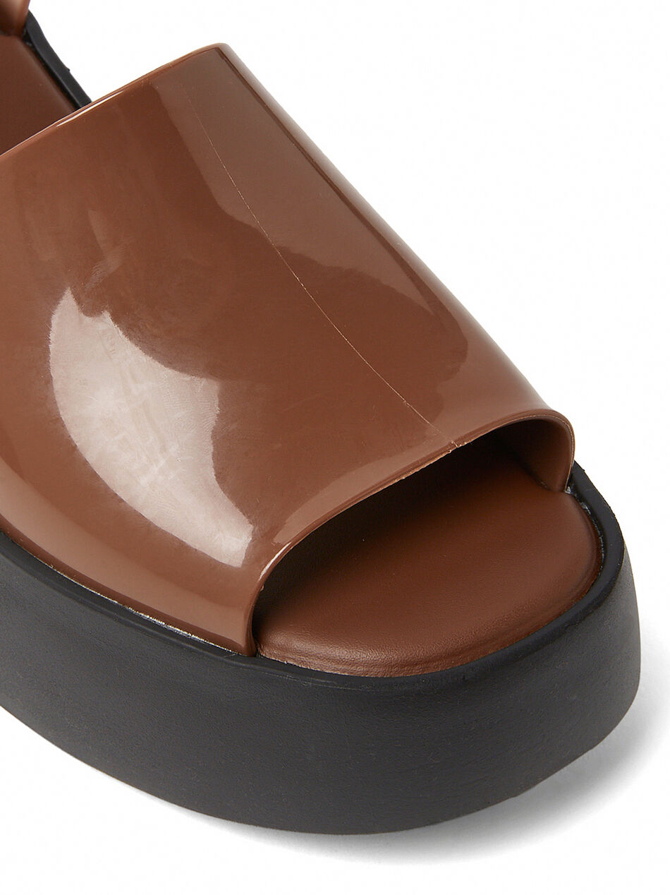 Pose Platform Sandals