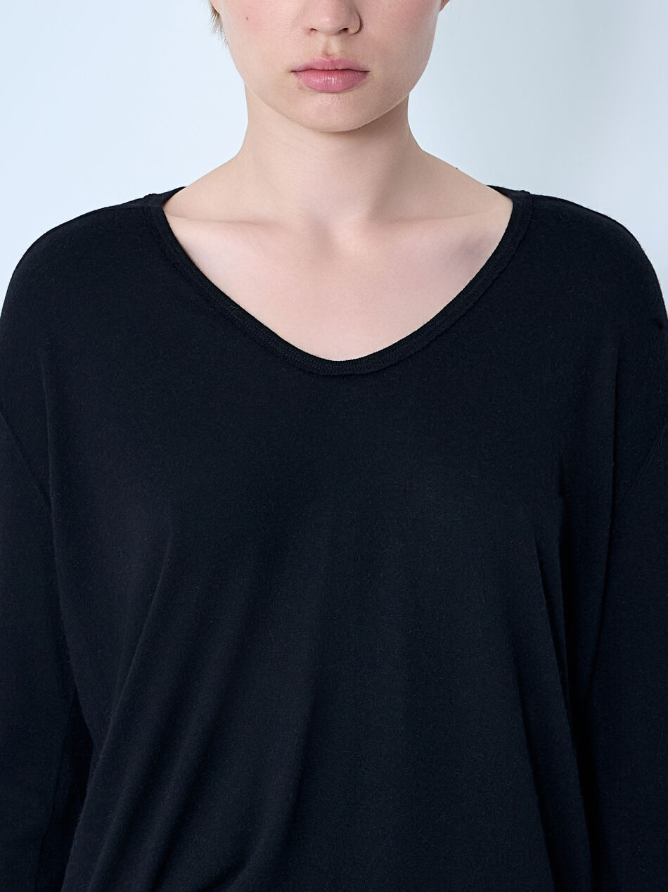 Hiked Long Sleeve Top