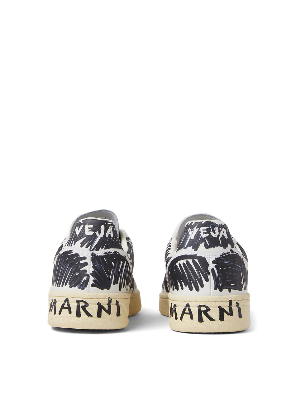 V10 Low Top Sneakers in Black