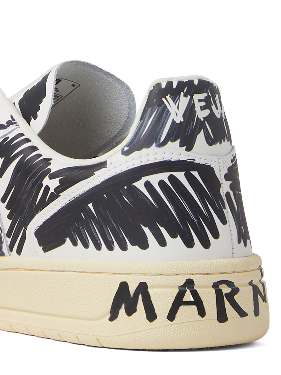 V10 Low Top Sneakers in Black