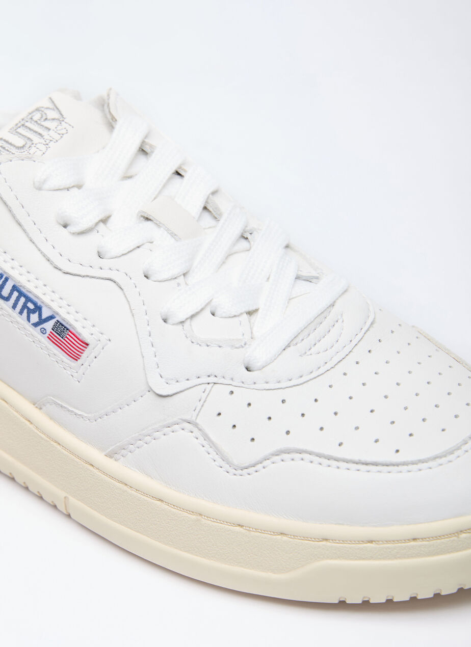 Medalist Low Top Sneakers