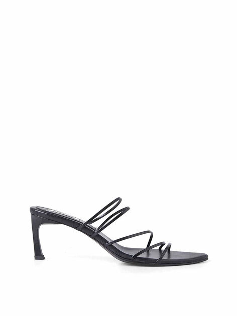 5 Strings Sandals in Black Leather