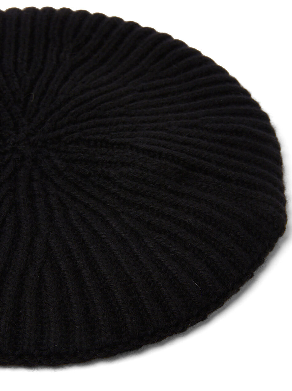 Ribbed Knit Beret Hat in Black