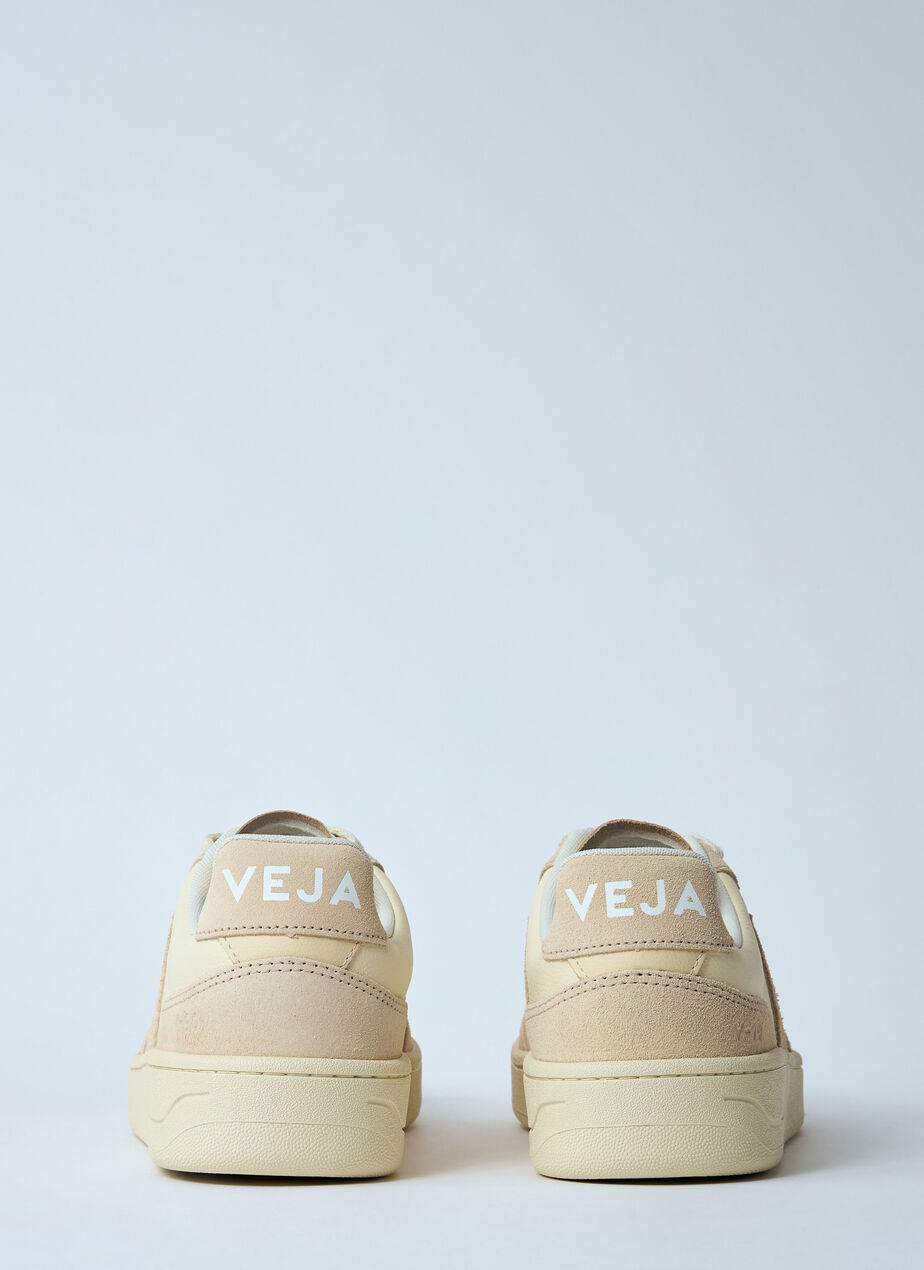 V-90 Sneakers